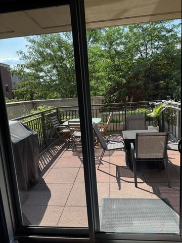 437 W Division Street 311, Chicago, IL 60610