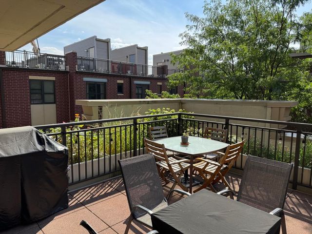 437 W Division Street 311, Chicago, IL 60610