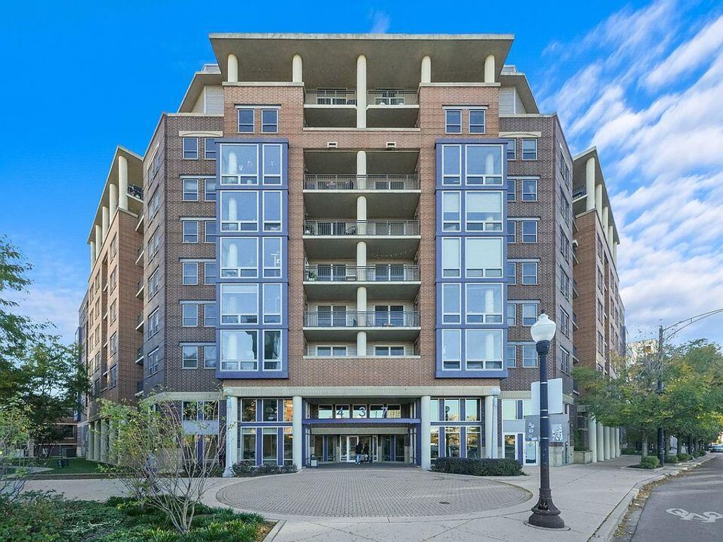 437 W Division Street 311, Chicago, IL 60610