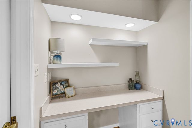 10900 Old Cheshire Ln, Chester, VA 23831