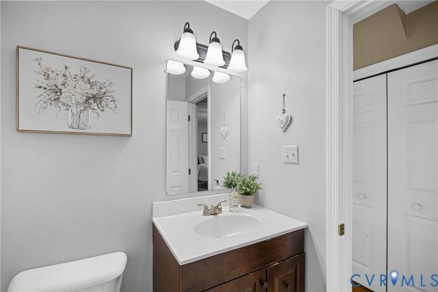10900 Old Cheshire Ln, Chester, VA 23831