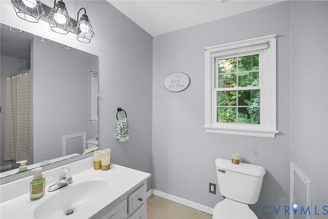 10900 Old Cheshire Ln, Chester, VA 23831