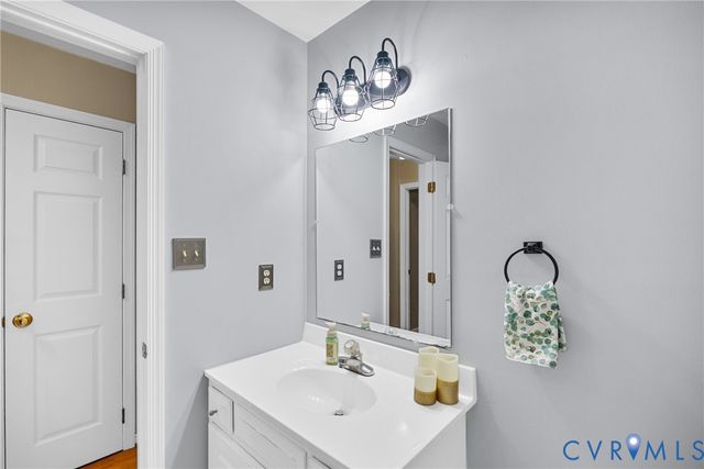 10900 Old Cheshire Ln, Chester, VA 23831
