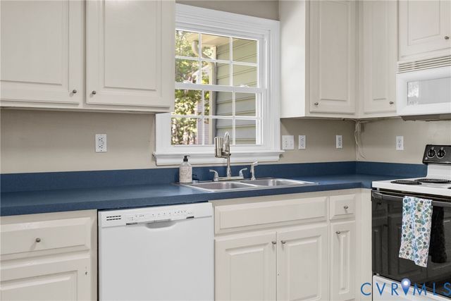 10900 Old Cheshire Ln, Chester, VA 23831