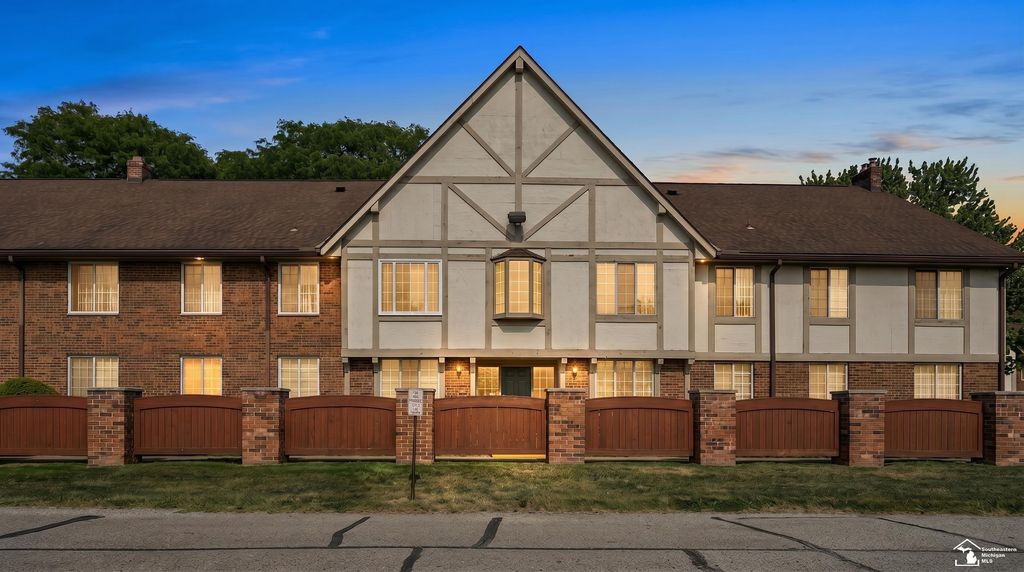 30200 Southfield Road, Southfield, MI 48076