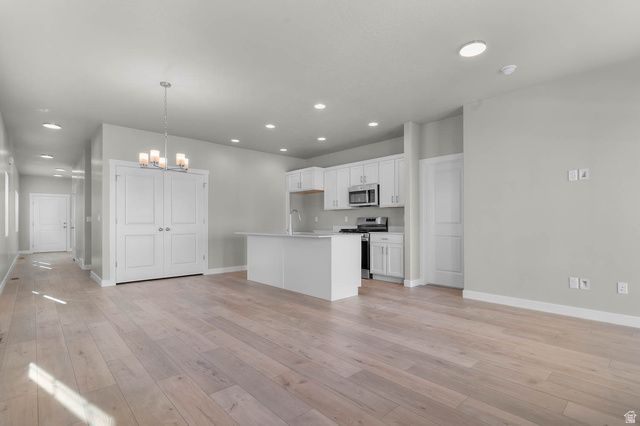 8861 S SMOKY HOLLOW RD, West Jordan, UT 84081