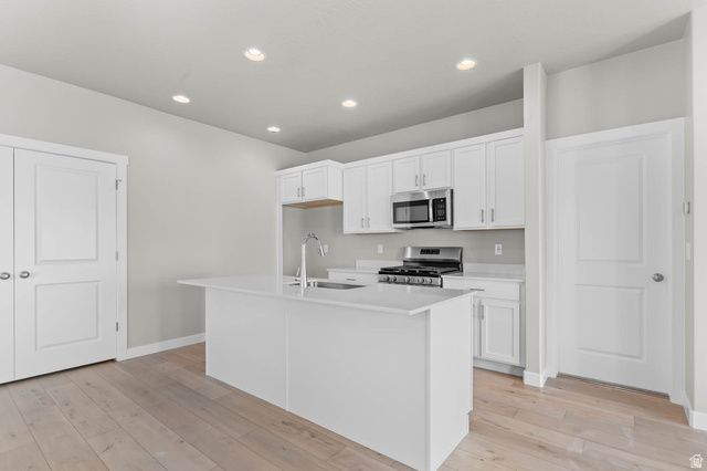 8861 S SMOKY HOLLOW RD, West Jordan, UT 84081