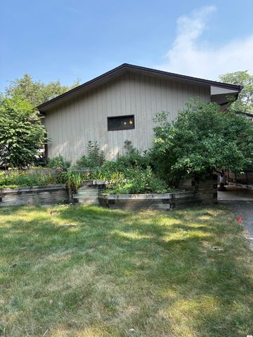 6591 Manchester Lane, Eden Prairie, MN 55346