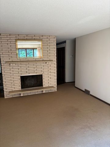 6591 Manchester Lane, Eden Prairie, MN 55346