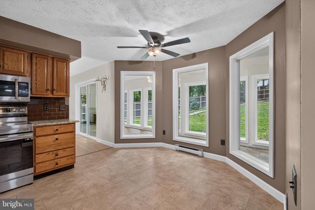 1061 YORK RD, Dillsburg, PA 17019