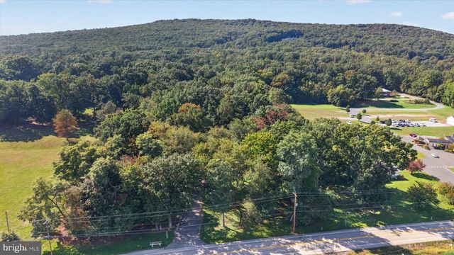 1061 YORK RD, Dillsburg, PA 17019