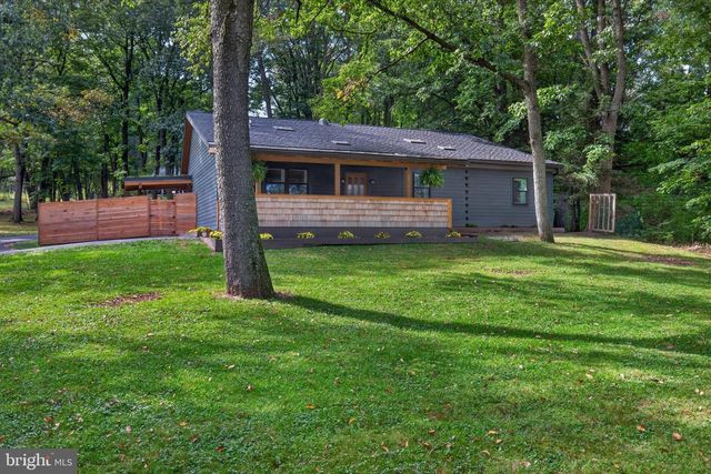 1061 YORK RD, Dillsburg, PA 17019