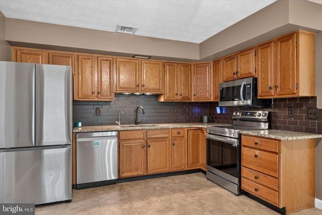 1061 YORK RD, Dillsburg, PA 17019