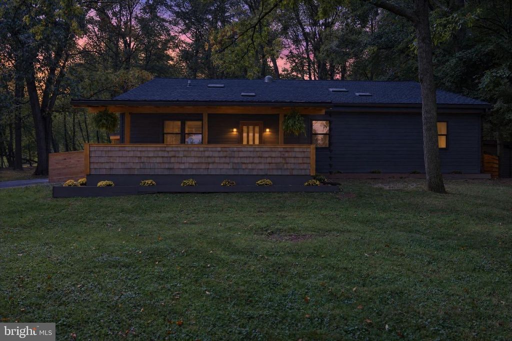 1061 YORK RD, Dillsburg, PA 17019