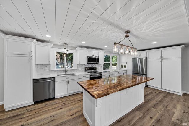 52291 Shenandoah Drive, South Bend, IN 46635