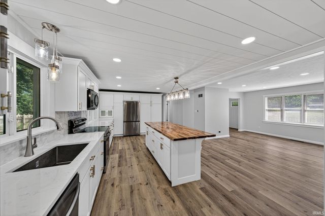 52291 Shenandoah Drive, South Bend, IN 46635