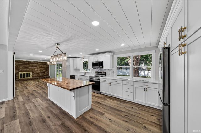 52291 Shenandoah Drive, South Bend, IN 46635