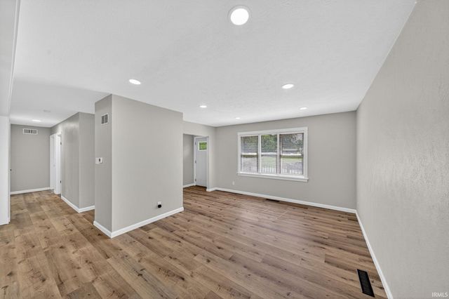 52291 Shenandoah Drive, South Bend, IN 46635