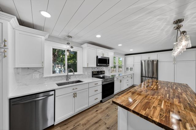 52291 Shenandoah Drive, South Bend, IN 46635
