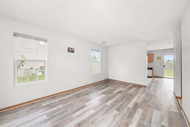 923 E SAVANNAH Drive, Romeoville, IL 60446