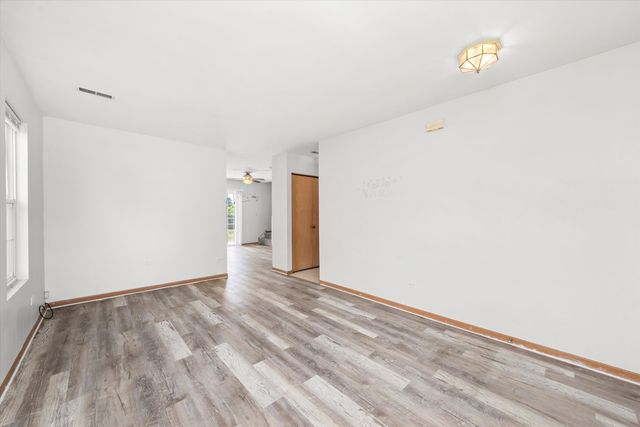 923 E SAVANNAH Drive, Romeoville, IL 60446