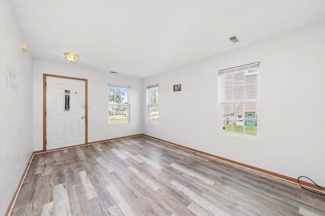 923 E SAVANNAH Drive, Romeoville, IL 60446