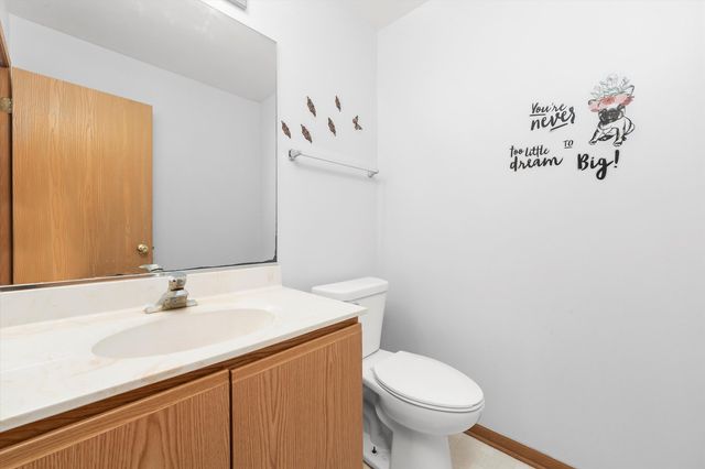 923 E SAVANNAH Drive, Romeoville, IL 60446