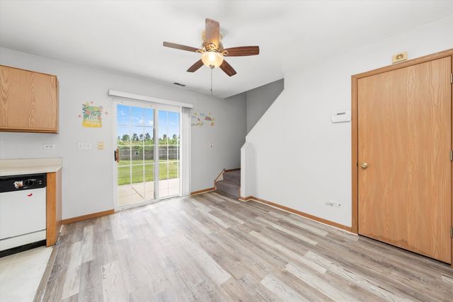 923 E SAVANNAH Drive, Romeoville, IL 60446