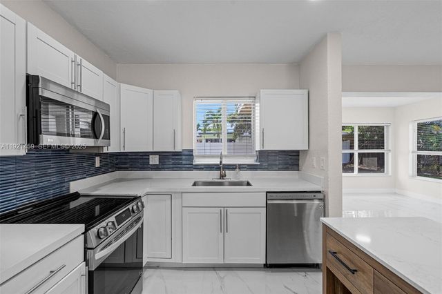 3220 NW 4th Ct, Lauderhill, FL 33311