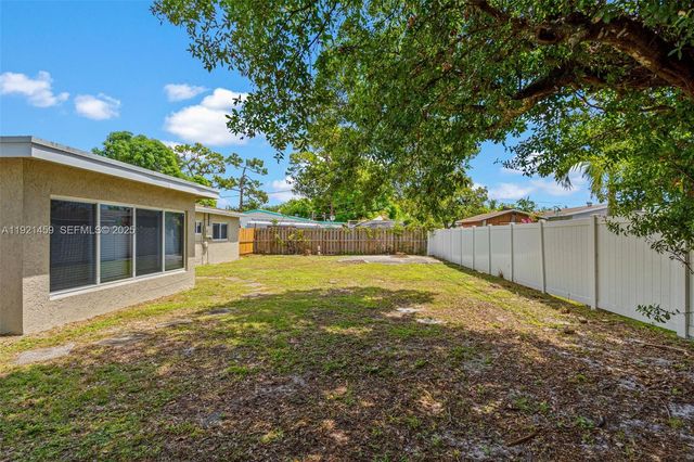 3220 NW 4th Ct, Lauderhill, FL 33311