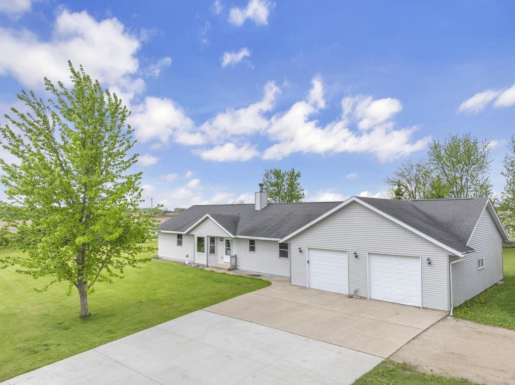 N11729 Lettau DRIVE, Brownsville, WI 53006