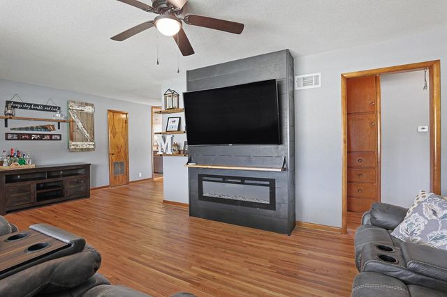 800 N Friend St, Belle Plaine, KS 67013