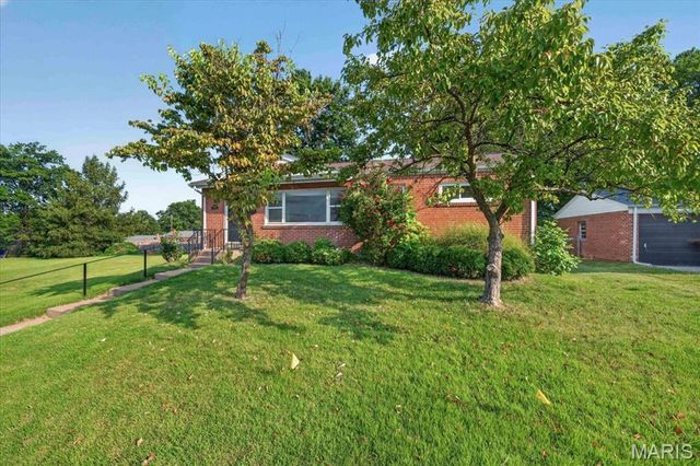 8561 Everett Avenue, St Louis, MO 63117