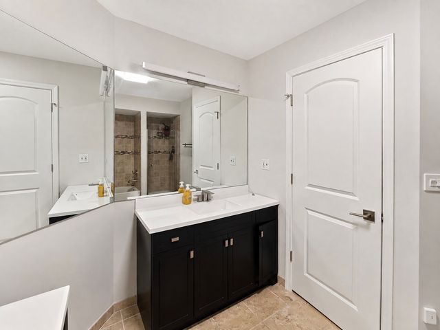 900 Ashley Court, Westmont, IL 60559