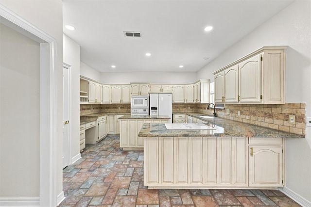 4 Amen Corner Court, Mansfield, TX 76063