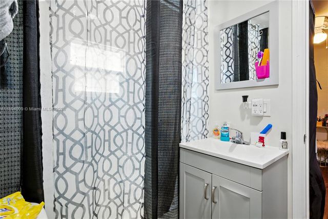 702 50th St 1, West Palm Beach, FL 33407