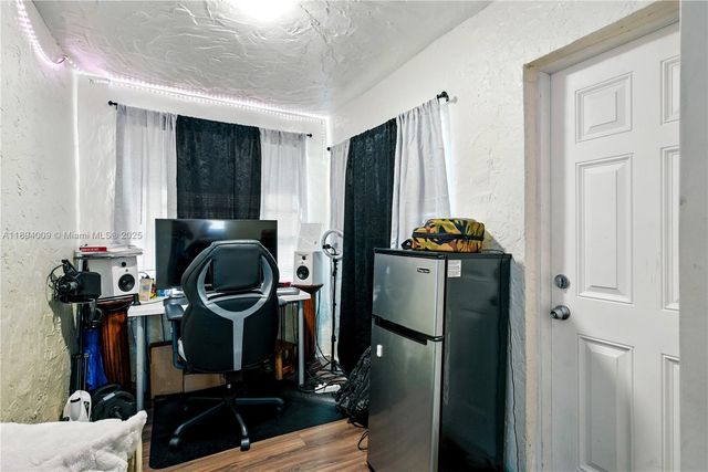 702 50th St 1, West Palm Beach, FL 33407