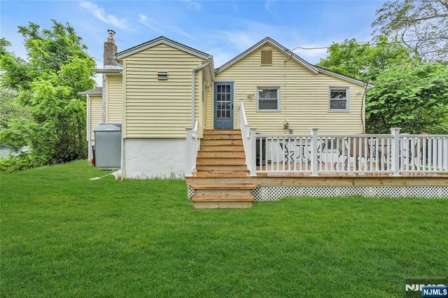 40 Kingsland Road, West Milford, NJ 07421