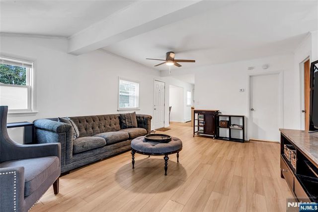 40 Kingsland Road, West Milford, NJ 07421