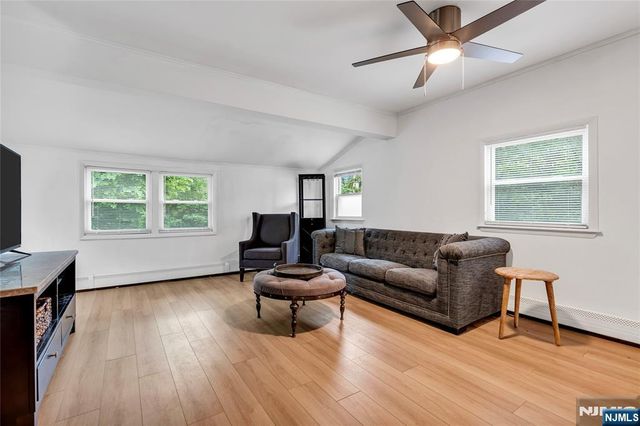 40 Kingsland Road, West Milford, NJ 07421