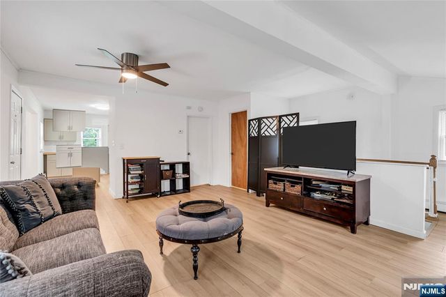 40 Kingsland Road, West Milford, NJ 07421