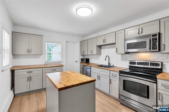 40 Kingsland Road, West Milford, NJ 07421