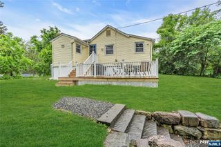 40 Kingsland Road, West Milford, NJ 07421