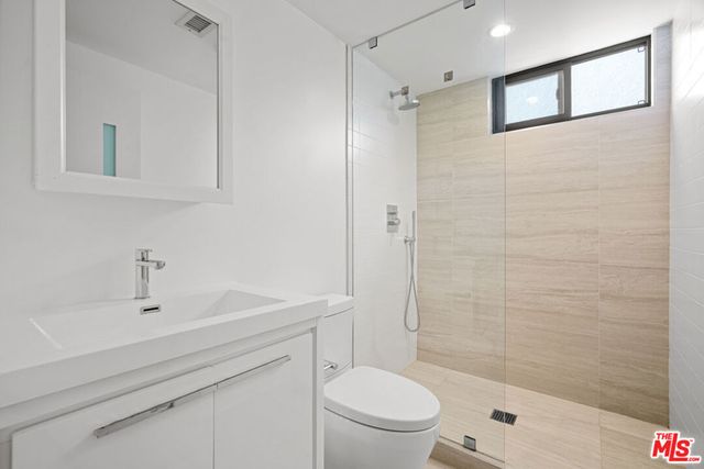 11795 Gateway Boulevard 3, Los Angeles, CA 90064