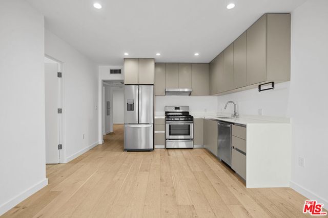 11795 Gateway Boulevard 3, Los Angeles, CA 90064
