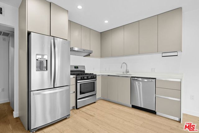 11795 Gateway Boulevard 3, Los Angeles, CA 90064