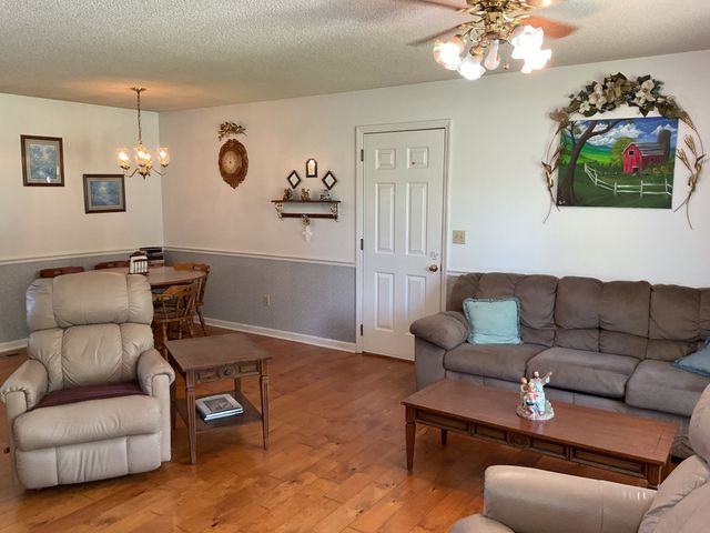 180 Woods Edge Rd, Winchester, TN 37398