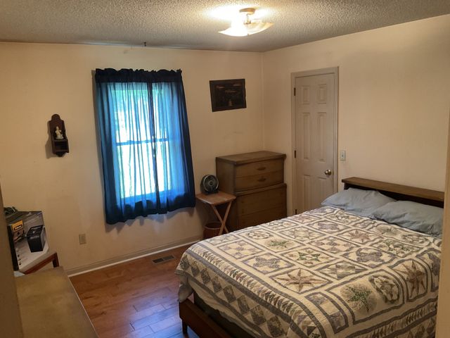 180 Woods Edge Rd, Winchester, TN 37398