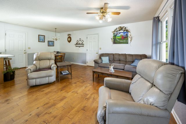 180 Woods Edge Rd, Winchester, TN 37398