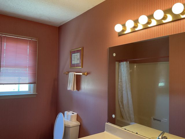 180 Woods Edge Rd, Winchester, TN 37398
